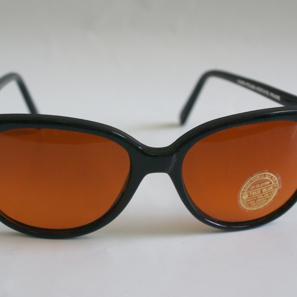 NWT True Vintage School Boy / cats eye 80's/90's style True Blue Sunglasses - Picture 2 of 4